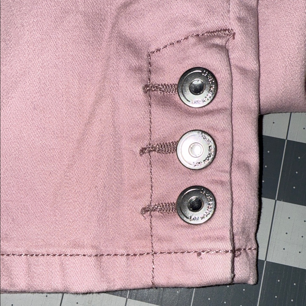 Lee Women's Soft Pink Capri Jeans size 12 - Picture 9 of 12